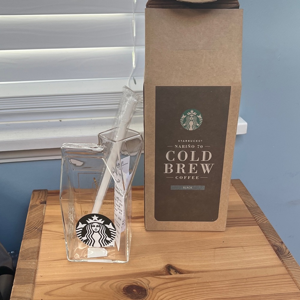 Starbucks Cold Brew Set with Clear Glass and Brown Packaging